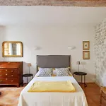 Charming Traditional Flat With Garage At The Heart Of Avignon - Welkeys